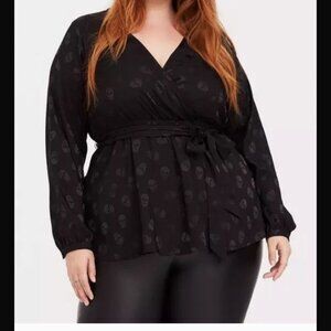 Torrid Jacquard Surplice Wrap Front Top Skulls  Size 4 NWT